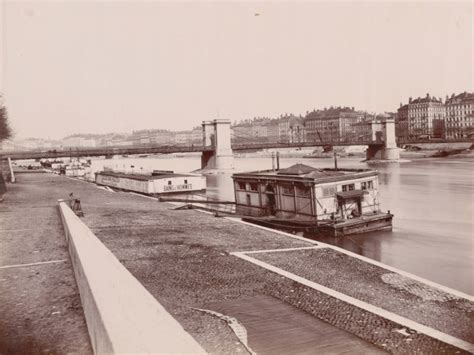 Lyon Des Piscines Flottantes Sur Le Rh Ne C Est Quoi Cette Histoire