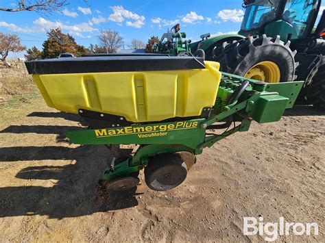 John Deere Moore Built Maxemerge Plus R Stack Fold Planter