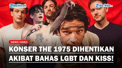 Band The Dikecam Bahas Lgbt Dan Nekat Ciuman Sesama Jenis Di Atas