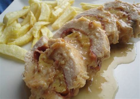 Pechuga De Pollo Rellena De Jamón Queso Y Tortilla En Salsa De Vino Y Cebolla Receta De Rebe