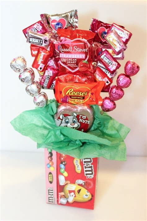 Making a Valentine's Day Candy Bouquet | ThriftyFun