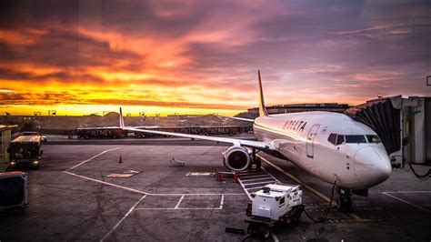 Download wallpaper: Delta Aircraft on JFK Airport 3840x2160