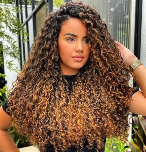 Pin de Lucy em Salvamentos rápidos Cabelo luzes em morenas Cabelo