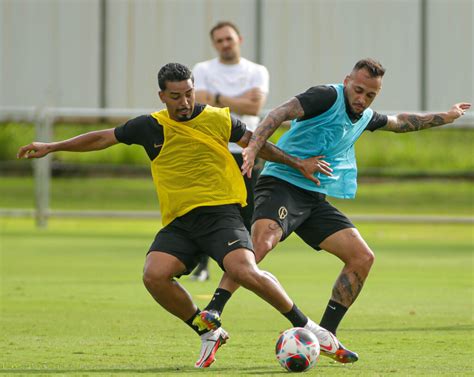 Corinthians Faz Treino Posse De Bola E Marca O Press O Em