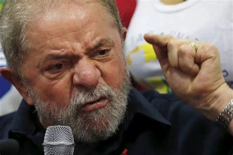 Lula chama Bolsonaro de gângster País não merece um vagabundo A