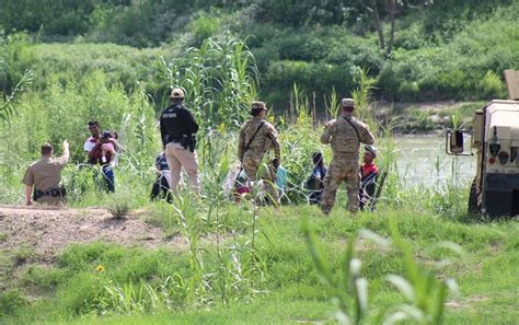 Exclusive Photos Physical Barriers No Match For Surrendering Migrants At Texas Border Town