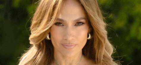 Jennifer Lopez Shopping In A Bikini 'Isn't Trying To Blend In'