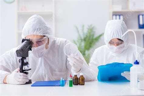 Fondo Dos Cient Ficos Que Trabajan En El Laboratorio Qu Mico Foto E