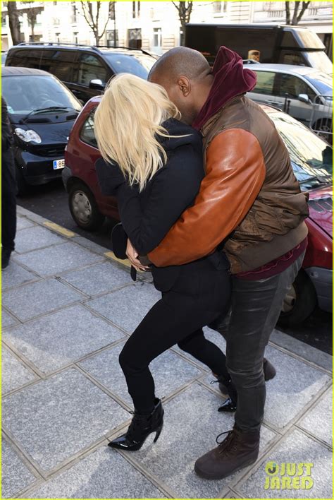 Kim Kardashian And Kanye West Cuddle In The Paris Streets Photo 3319691