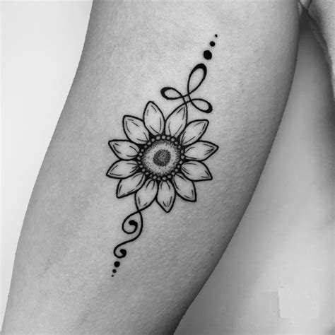 26 Tatuajes De Girasoles Con Significado Muy Especial Tatuajes Wiki