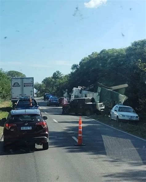 Accidente En Ruta Colisionaron Un Cami N Una Camioneta Y Un Auto