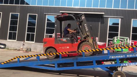 Ton Cargo Loading Ramp Container Terminal Leveler Truck Lifting