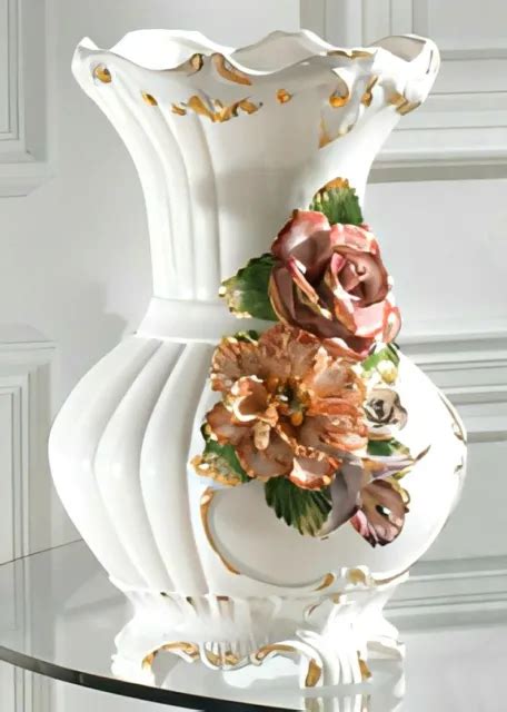 Vase En Porcelaine Italienne Capodimonte Blanc Peint Avec Or H Cm