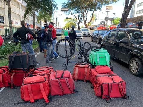 Entregadores Por Aplicativo Protestam Em Uma Das Principais Avenidas De