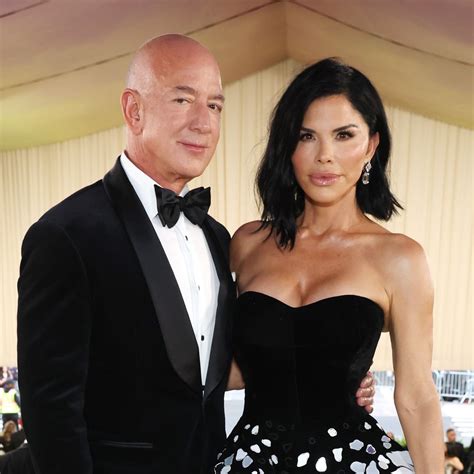 Inside Jeff Bezos And Lauren S Nchez S Relationship From Their Affair