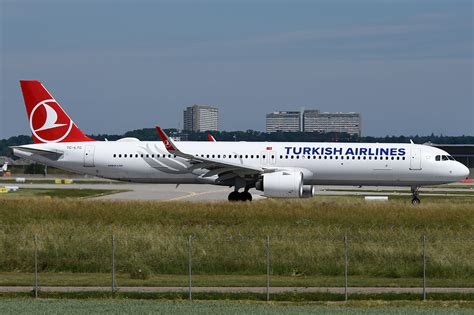 Turkish Airlines TC JRD Airbus A 321 200 Balikesir 2009 02 09 DUS