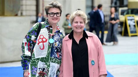 Sandi Toksvig makes shock decision to quit The Great British Bake Off ...