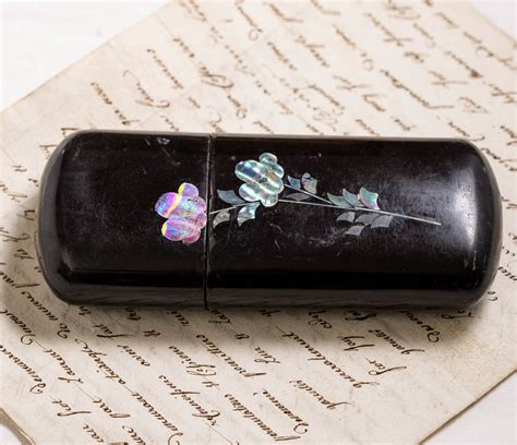 Th C French Paper Mache Mother Of Pearl Bird Cigar Case