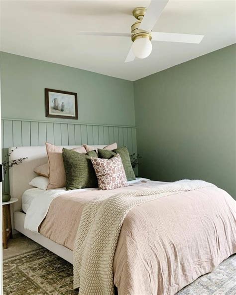 20 Green Bedroom Décor Ideas for an At-home Sanctuary