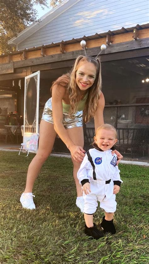 Mommy And Me Costume Alien And Astronaut Mom Halloween Costumes Newborn Halloween Costumes