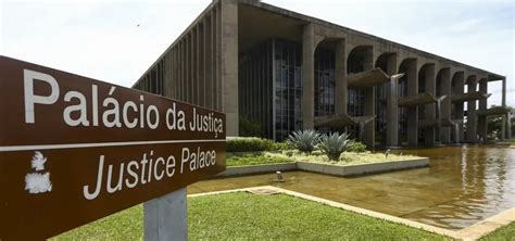 Governo registra aumento de 240 na análise de pedidos de refúgio em