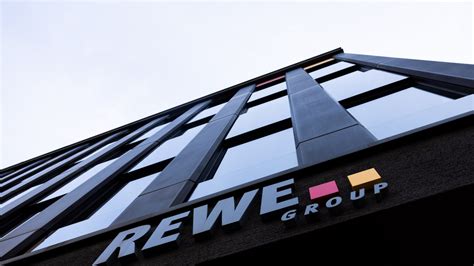 Rewe Group Erh Ht Freiwillig L Hne Und Geh Lter