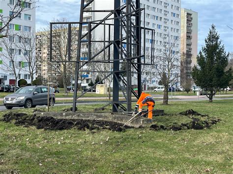 Pierwsze przygotowania do wiosny na drogach powiatowych w Kołobrzegu