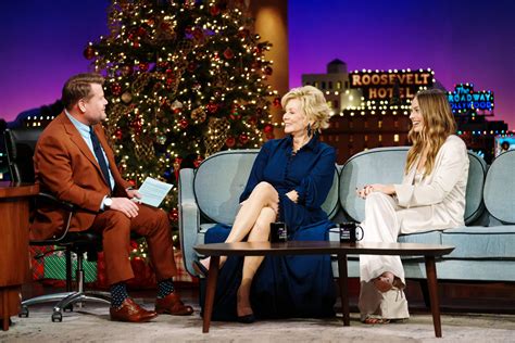 Margot Robbie Et Jean Smart Apparaissent Dans Late Late Show With