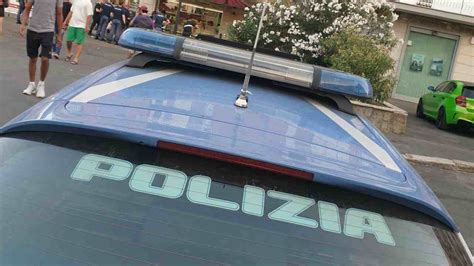 Roma Danneggia Auto In Sosta E Spara A Passante