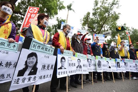 一例一休決戰》場外點名柯建銘、段宜康踹共 勞團嗆民進黨要有羞恥心 上報 焦點