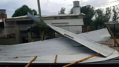 Otro temporal árboles y postes caídos voladuras de techos y cortes de