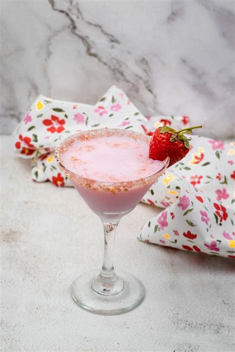 Best Strawberry Shortcake Martini Cocktail Recipe Easy And Simple