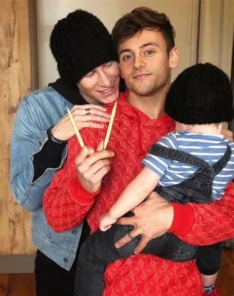 Tom Daley Husband Son - Tom Daley celebrates 3rd anniversary with ...