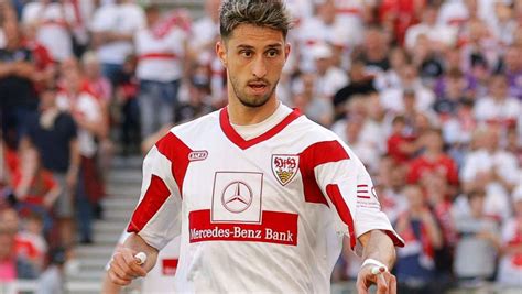 VfB Stuttgart Nach Haft in Spanien Atakan Karazor ist zurück beim