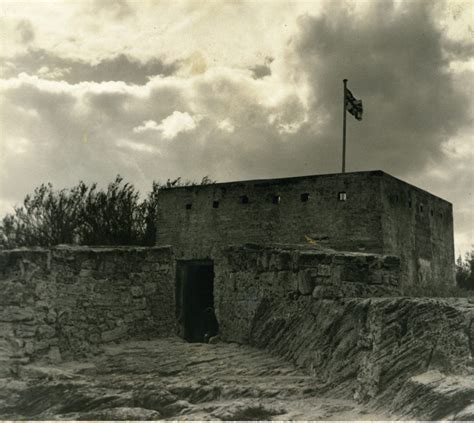 Vintage Bermuda Forts - The Bermudian Magazine