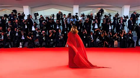 Mostra Del Cinema Di Venezia Scandalo Sul Red Carpet La Famosissima