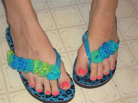 Crocodile Flip Flops Demo July 2, 2012 | Crochet flip flops, Flip flops ...