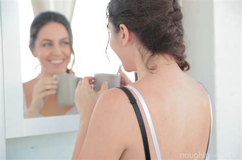 Amateur Milf With A Big Butt Nikki Silver Flaunts Her Hairy Armpits And