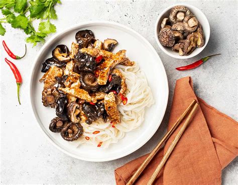 Рецепт блюда Вок с мясом и грибами в китайском соусе по шагам с фото и ...