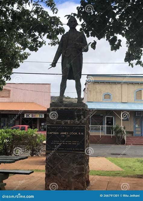 Captain James Cook Statue at the Cook Landing Site in Waimea on Kauai ...