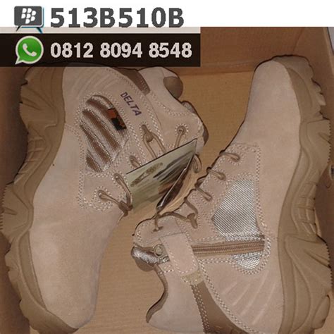 Sepatu Delta