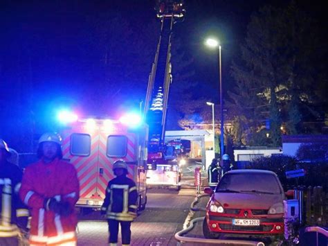 Feuer im Kreis Wolfenbüttel Einsatzkräfte stürzen durch Decke