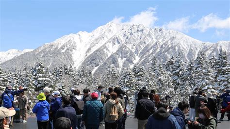 見応えあり大パノラマ、残雪の北アルプス 新穂高ロープウェイ 岐阜新聞デジタル