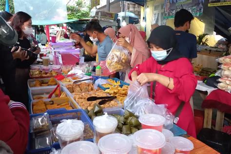 Berburu Takjil Di Pasar Benhil Sudah Ada Sejak Tahun 1985 Akurat Jakarta