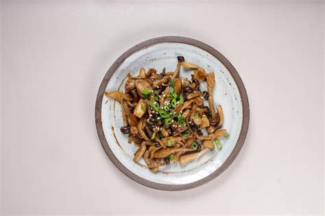 Premium Photo Stir Fry Or Sauteed Shimeji Mushrooms Also Know As