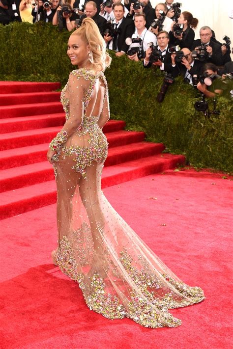 Ego Beyonc Usa Look Completamente Transparente No Baile De Gala Do