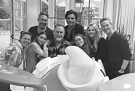 Full House Cast Reunion With Mary-Kate, Ashley Olsen — Bob Saget Tribute