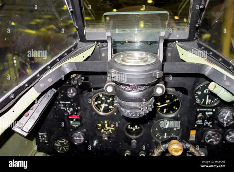 Spitfire cockpit hi-res stock photography and images - Alamy