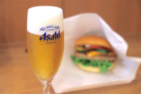 【ご乱心】フレッシュネスバーガーで生ビールが半額以下の190円に「夏野菜」の新作バーガー2種を食べ比べてみた マイナビニュース