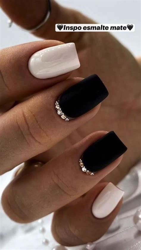 30 Elegant Black Nail Designs For Classy Beauty